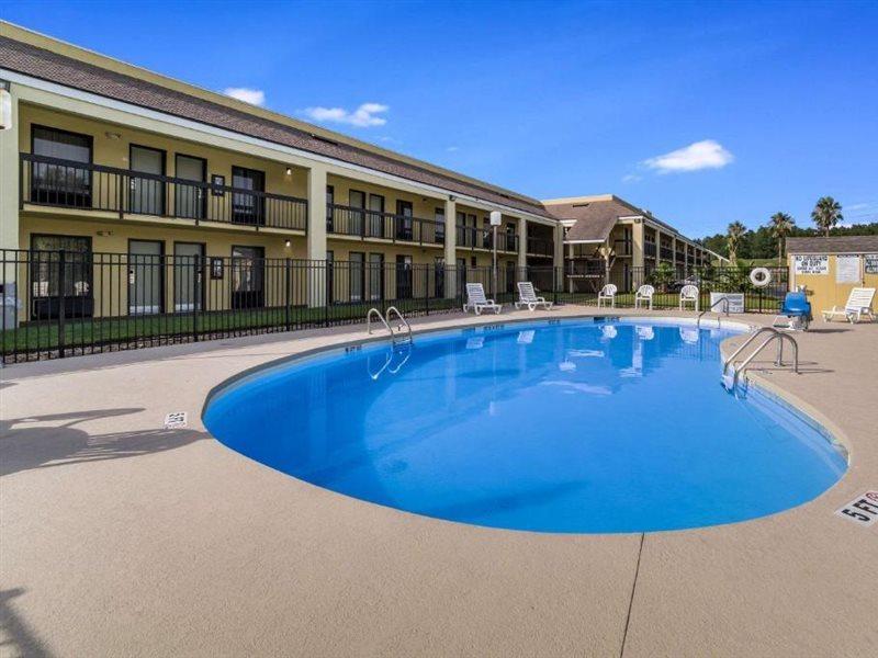 Quality Inn Coliseum Север Чарлстон Экстерьер фото