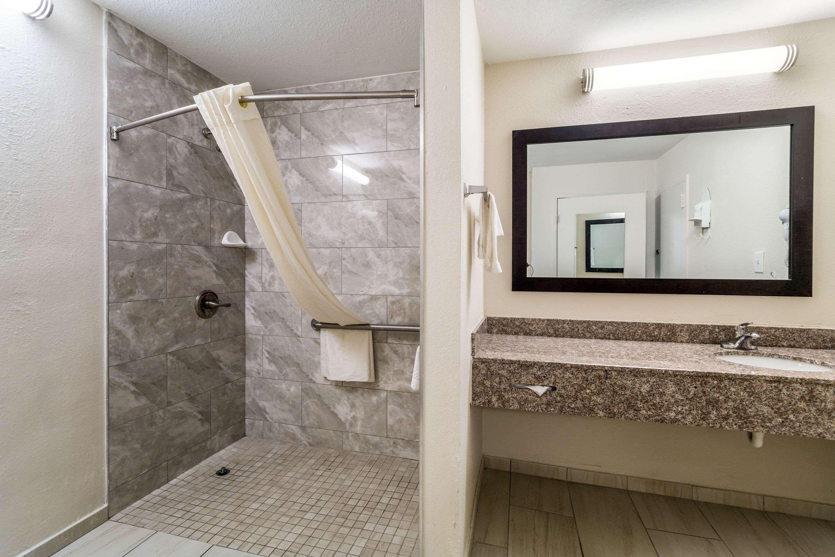 Quality Inn Coliseum Север Чарлстон Экстерьер фото