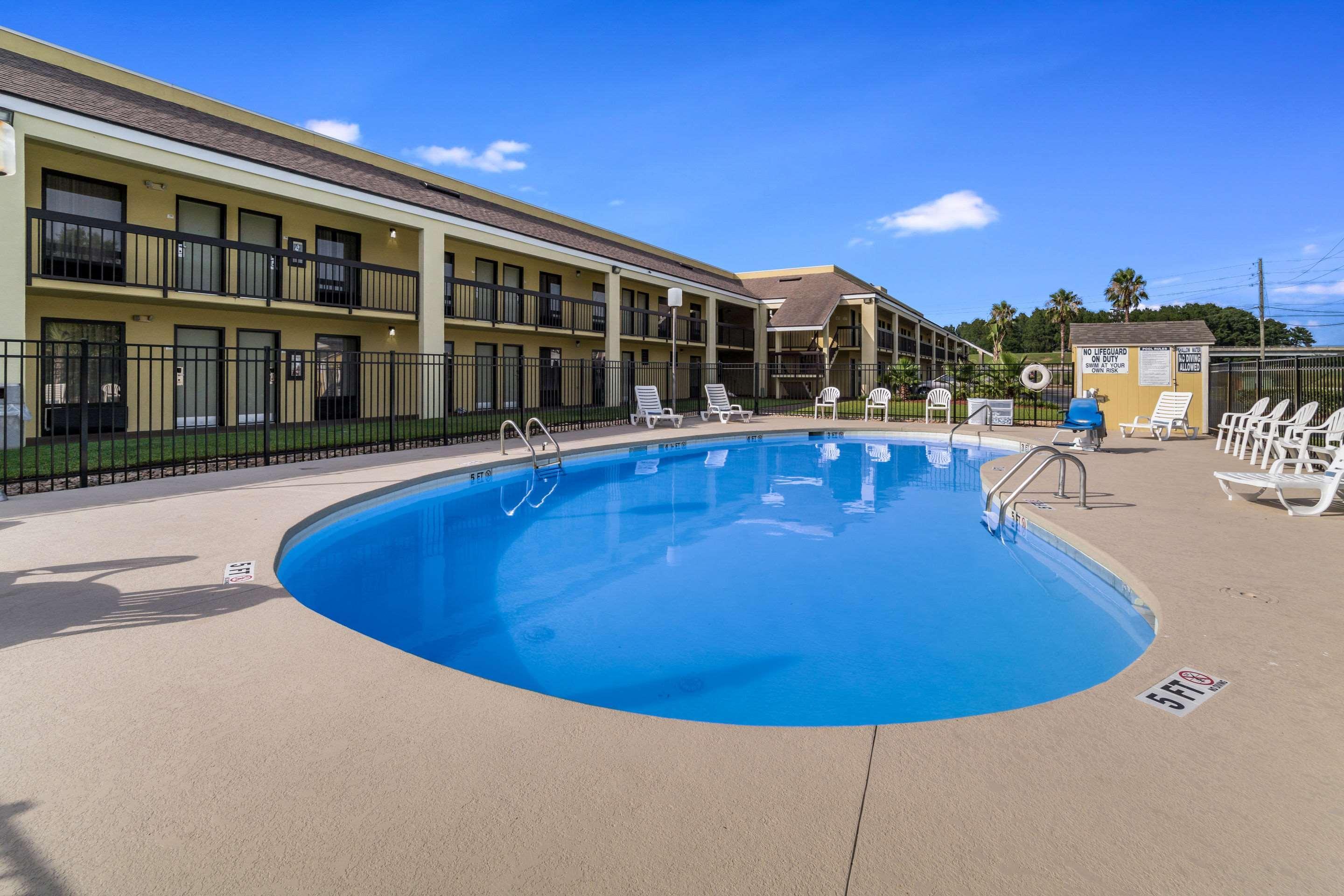 Quality Inn Coliseum Север Чарлстон Экстерьер фото