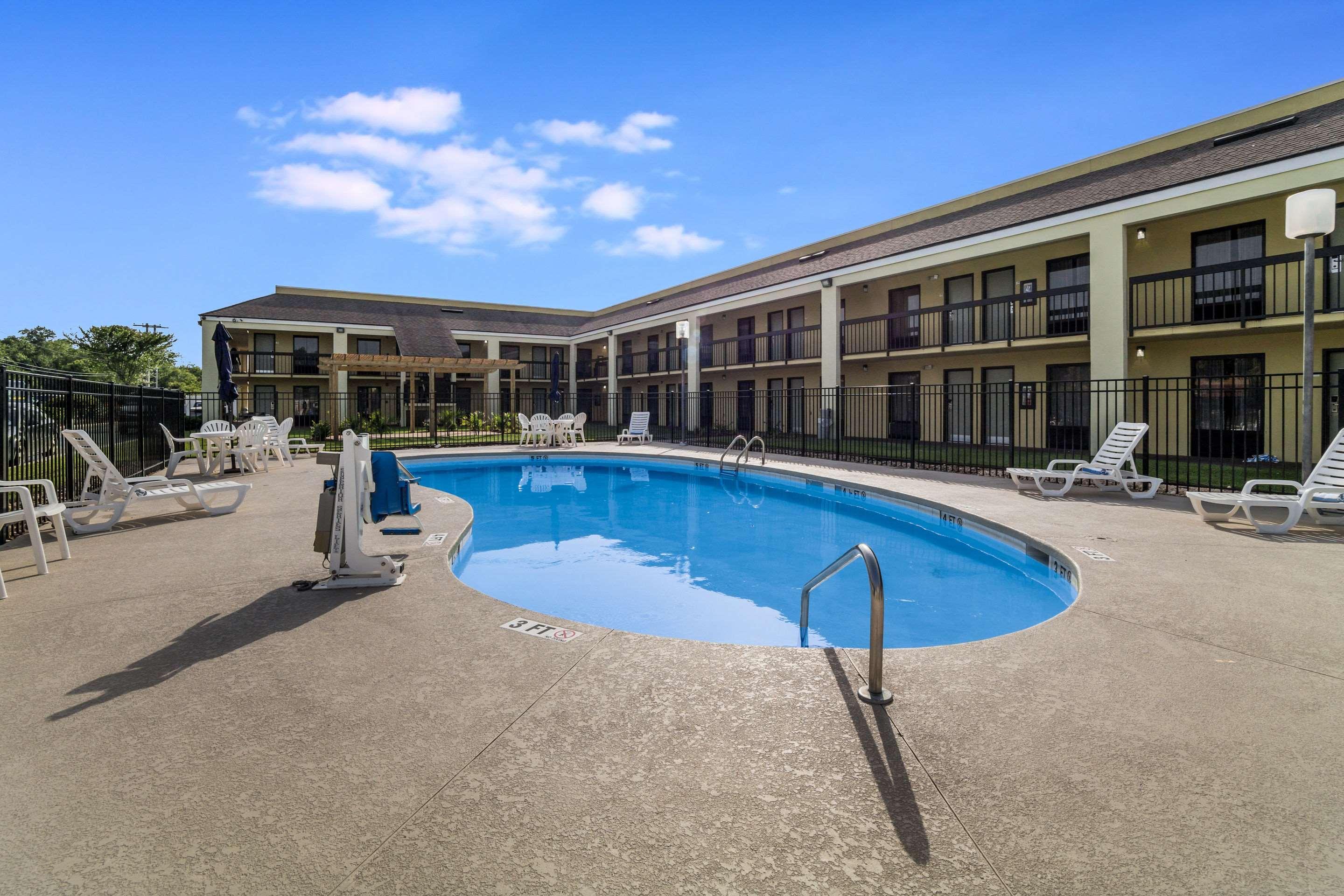Quality Inn Coliseum Север Чарлстон Экстерьер фото
