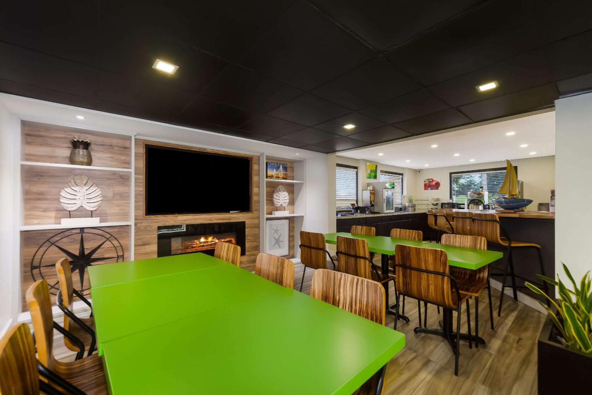 Quality Inn Coliseum Север Чарлстон Экстерьер фото