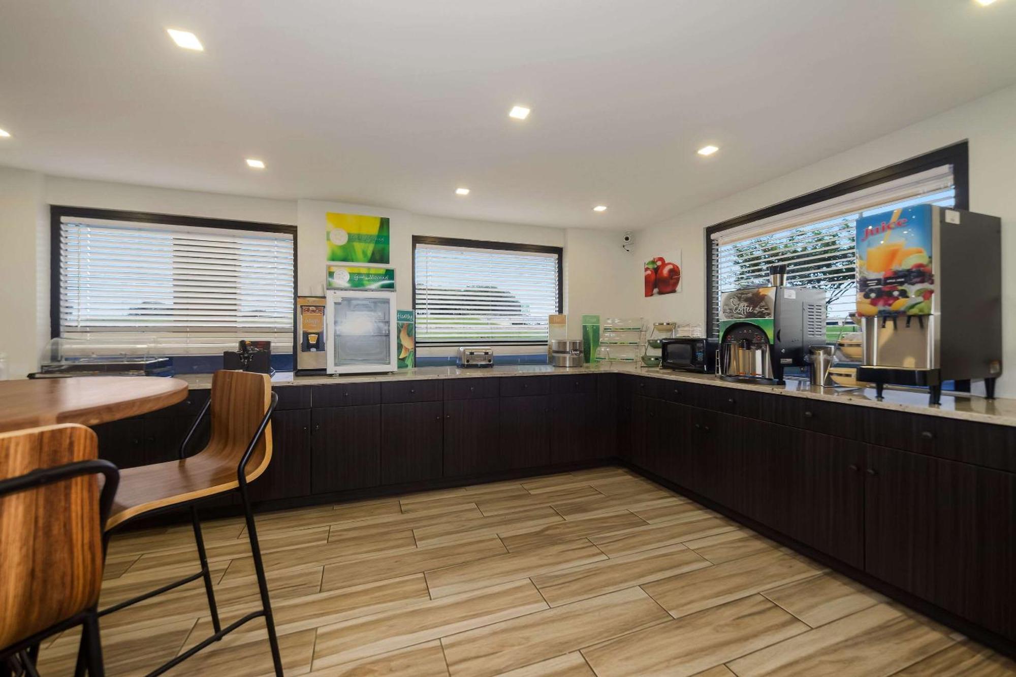 Quality Inn Coliseum Север Чарлстон Экстерьер фото