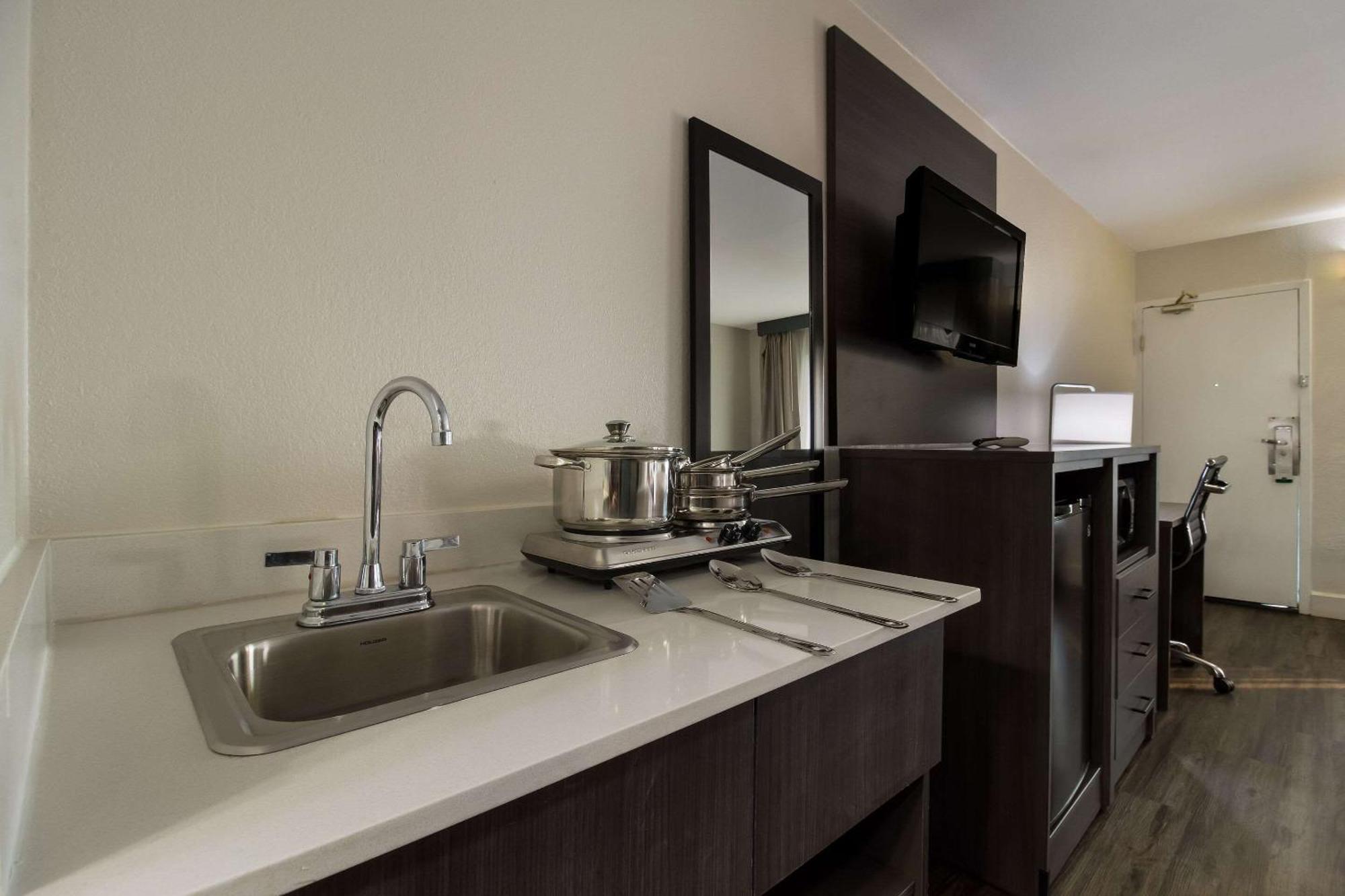 Quality Inn Coliseum Север Чарлстон Экстерьер фото