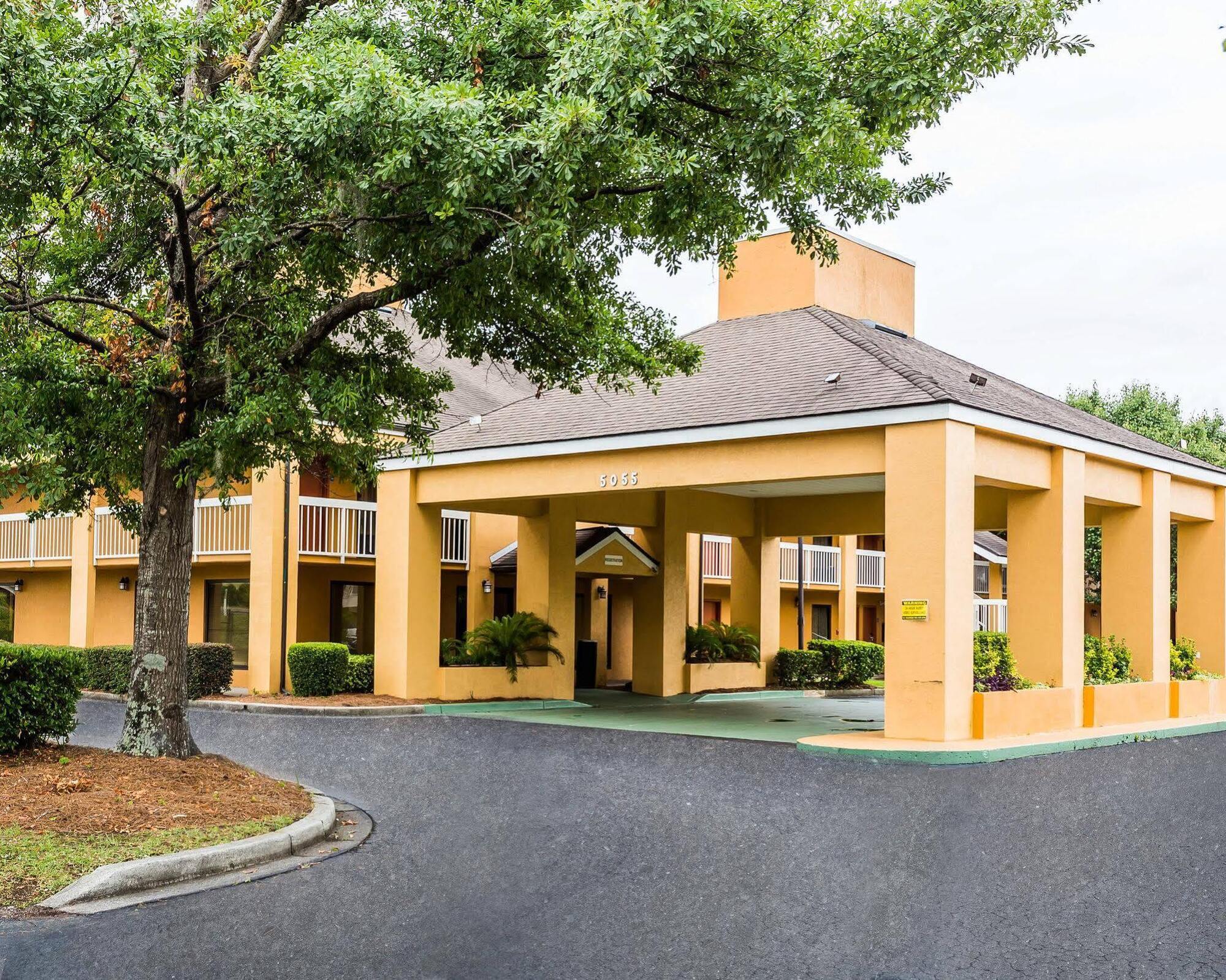 Quality Inn Coliseum Север Чарлстон Экстерьер фото